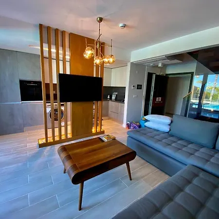 Apartment Luks Komplek Nautilus Unique'de Dublex *
