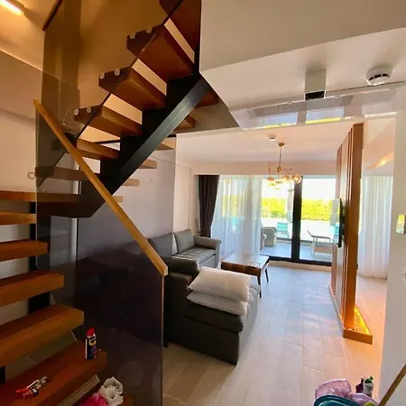 Apartment Luks Komplek Nautilus Unique'de Dublex